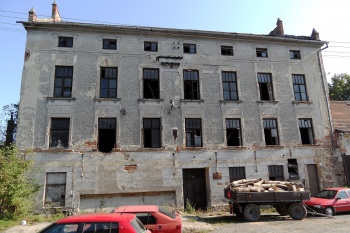 Demolice hospodářských objektů bývalé šrotovny v obci Březová nad Svitavou